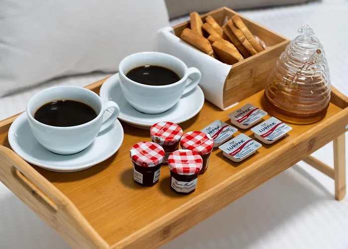 Aelia Elegant 칼라마타